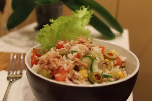 Салат с тунцом и рисом без майонеза 