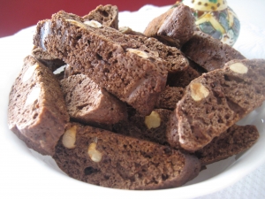 Шоколадные кантучини с орехами 