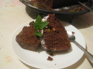 Шоколадный кекс со сливами на кефире 
