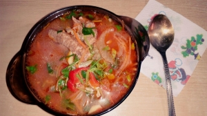 Суп харчо из говядины с рисом и томатной пастой (простой рецепт) 
