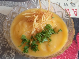 Тыквенный суп-пюре с жареной картошкой пай 