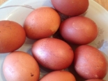 Как красить яйца в луковой шелухе на Пасху 