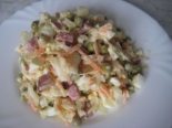 Салат из свежей капусты с колбасой и горошком 