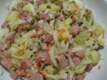 Салат с квашеной капустой, картошкой и ветчиной 