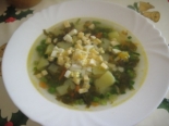 Зеленый суп со щавелем, горошком, яйцом и сыром 